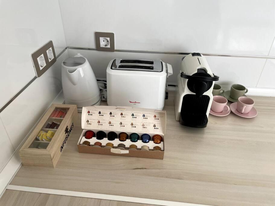 Cozy 2 Bedroom Apartment With Patio Madrid Ngoại thất bức ảnh