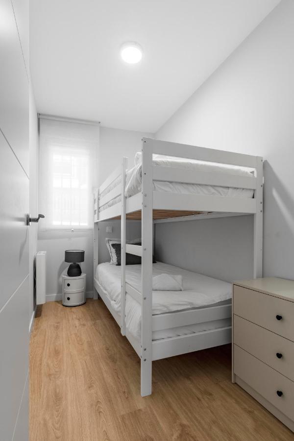 Cozy 2 Bedroom Apartment With Patio Madrid Ngoại thất bức ảnh
