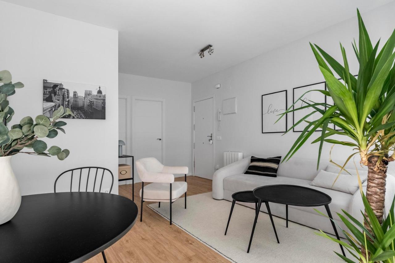 Cozy 2 Bedroom Apartment With Patio Madrid Ngoại thất bức ảnh