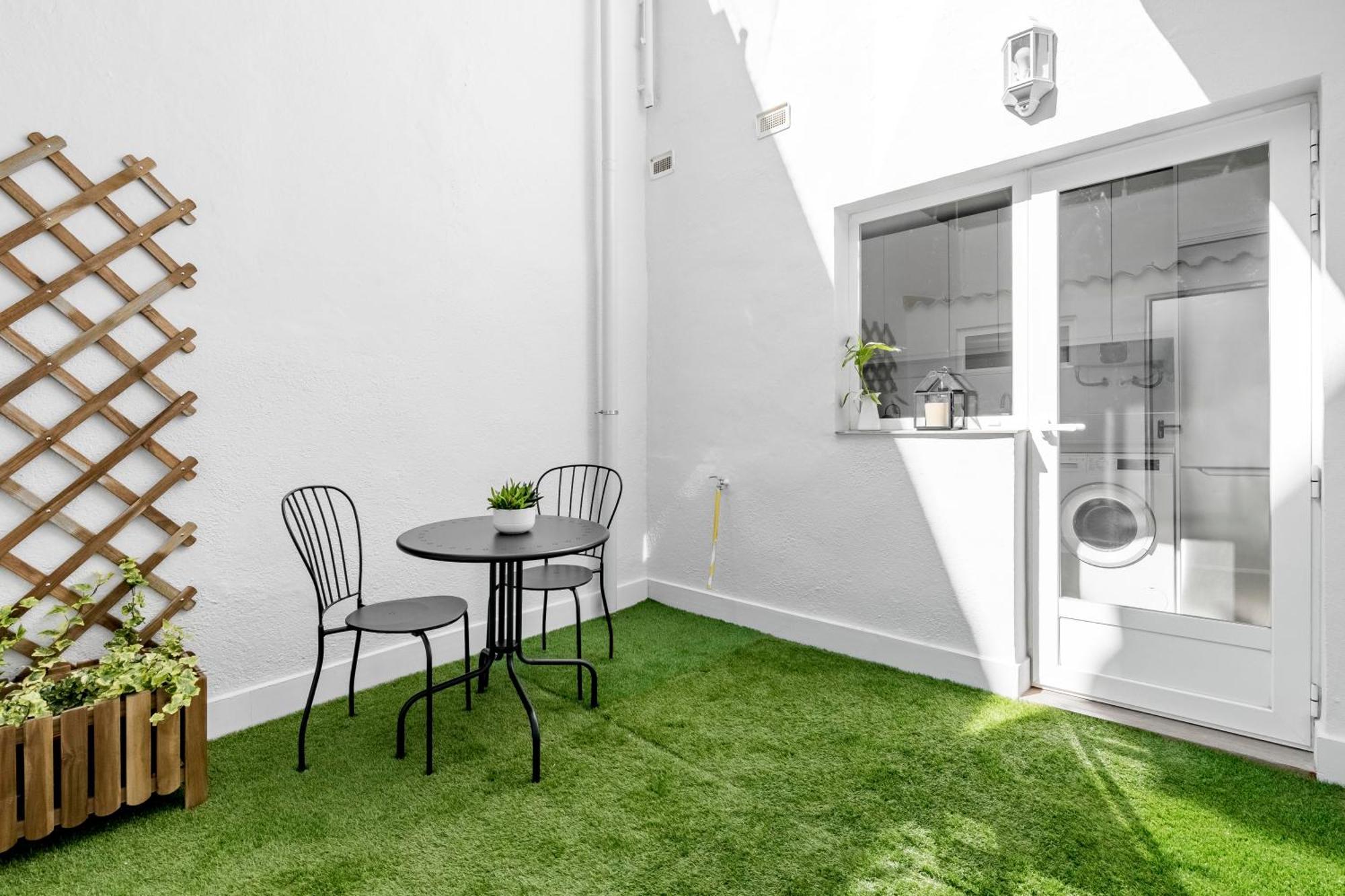 Cozy 2 Bedroom Apartment With Patio Madrid Ngoại thất bức ảnh