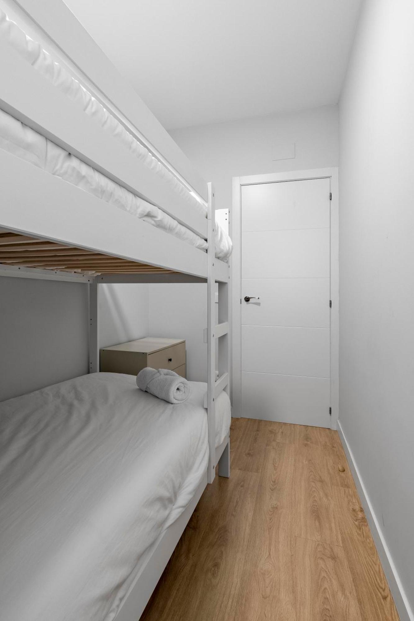 Cozy 2 Bedroom Apartment With Patio Madrid Ngoại thất bức ảnh