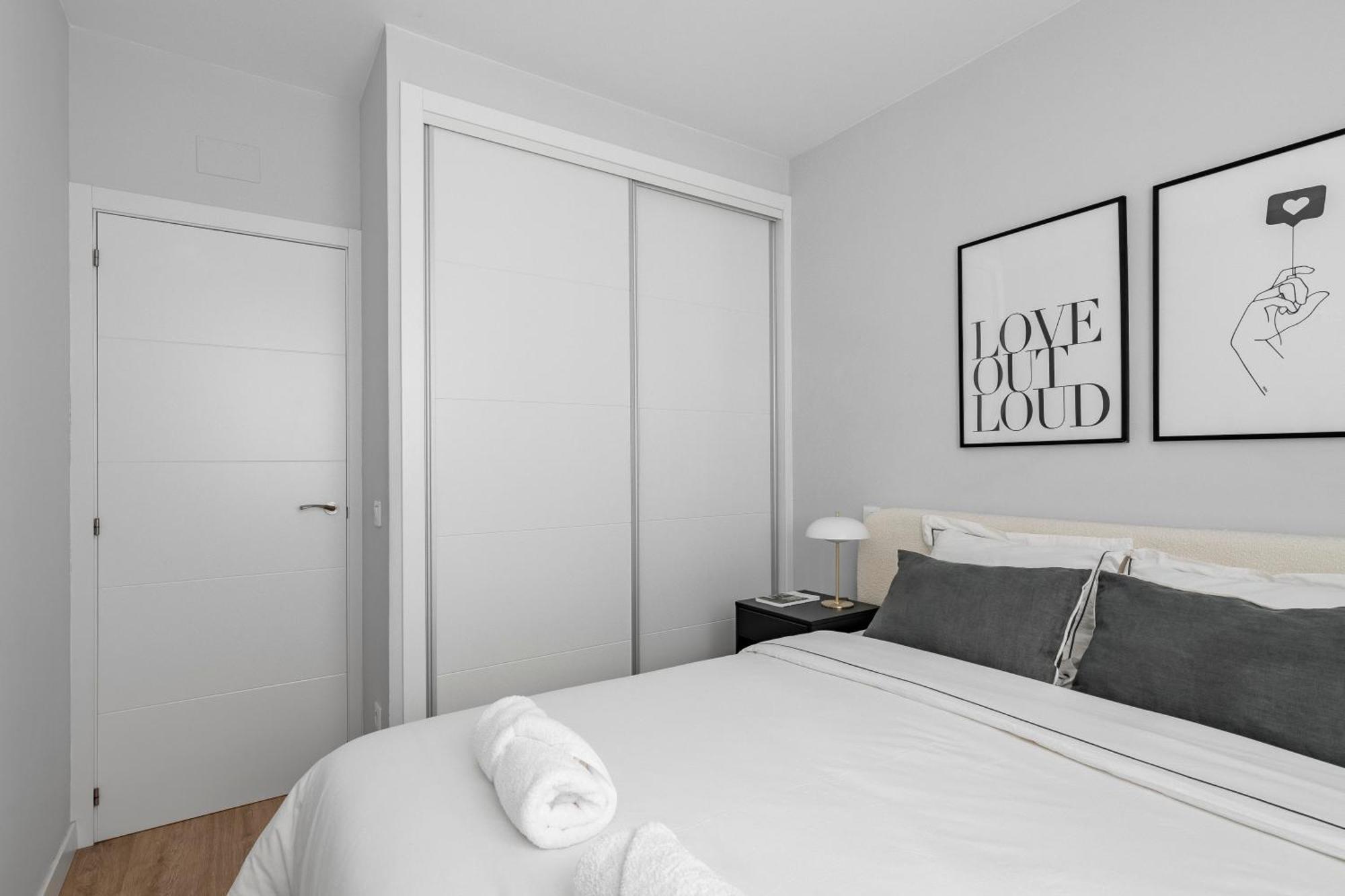 Cozy 2 Bedroom Apartment With Patio Madrid Ngoại thất bức ảnh